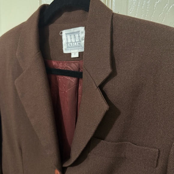 Vintage Emblem Brown Blazer with Shoulder Pads – Size 7 - Picture 6 of 13
